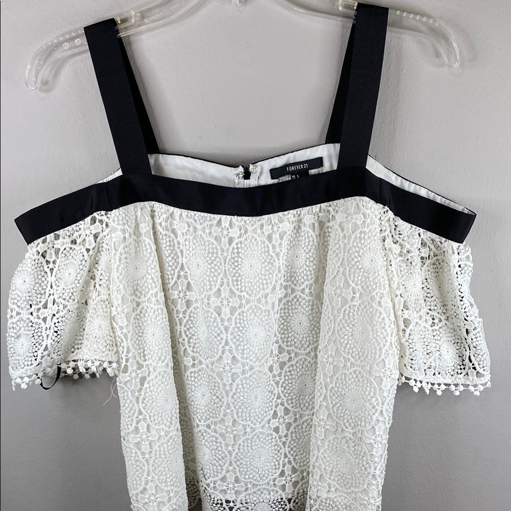 FOREVER21 Black and White Cropped Ruffled Blouse